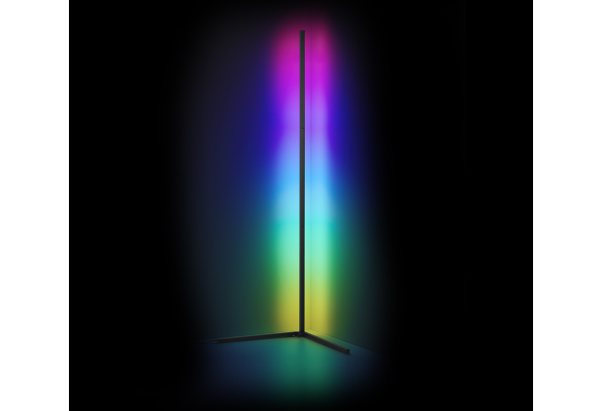 Απεικονίζεται το επιδαπέδιο φωτιστικό Level σε λειτουργία σε σκοτεινό χώρο